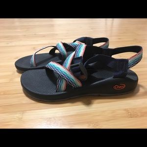 Women’s classic Chacos size 9